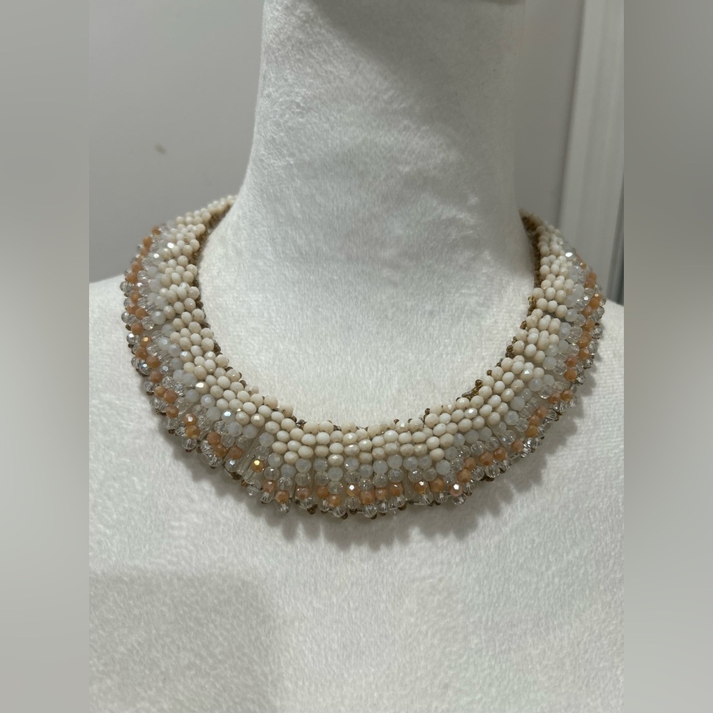 Chic Beaded Necklace in Cream and Gold